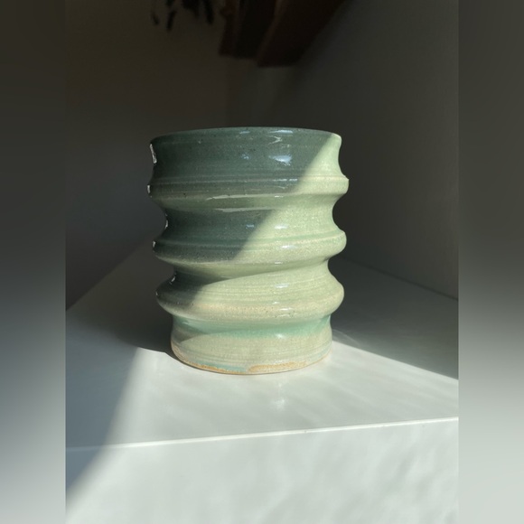 Handcrafted Ribbed Ceramic Mug - Picture 2 of 8